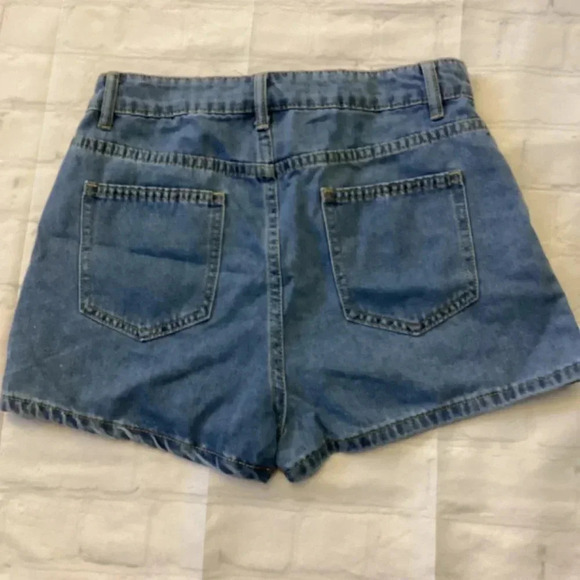 SOLD OUT***********Rhinestone & Rivet Decor Denim Shorts ((Color:Blue)(PREOWNED) - Picture 4 of 7